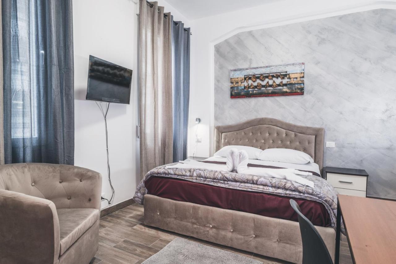 Bulldog Station Apartments With Private Wc, Ac, Tv เมสเตร ภายนอก รูปภาพ