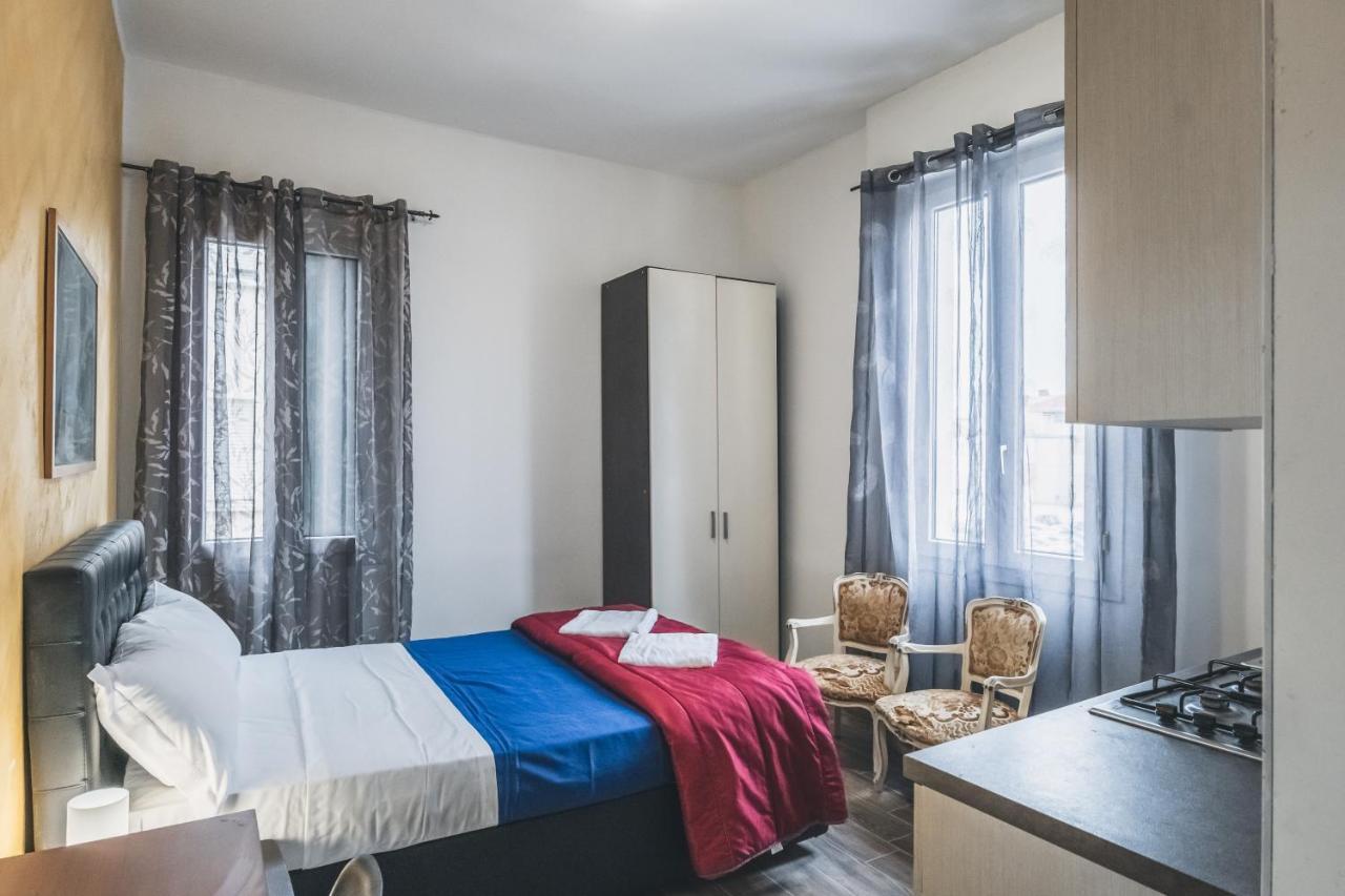 Bulldog Station Apartments With Private Wc, Ac, Tv เมสเตร ภายนอก รูปภาพ