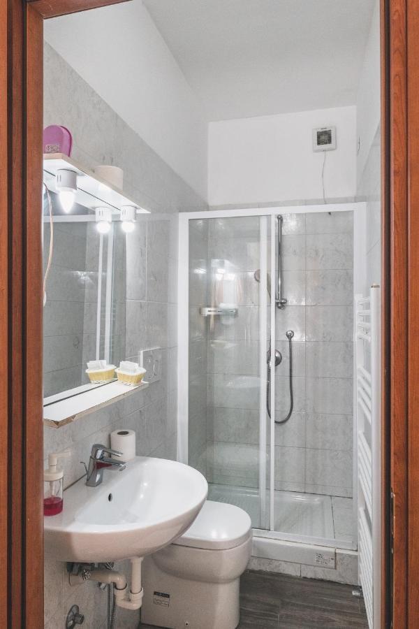 Bulldog Station Apartments With Private Wc, Ac, Tv เมสเตร ภายนอก รูปภาพ