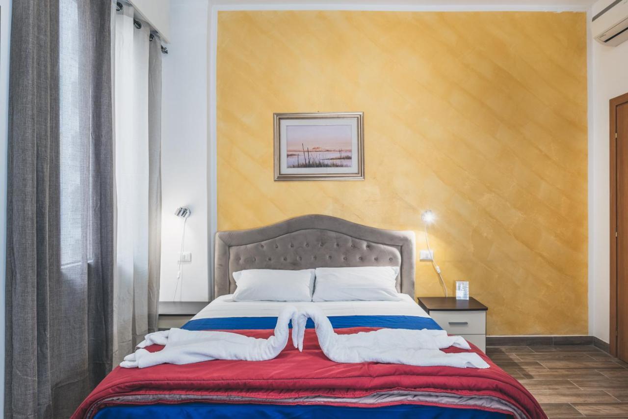 Bulldog Station Apartments With Private Wc, Ac, Tv เมสเตร ภายนอก รูปภาพ