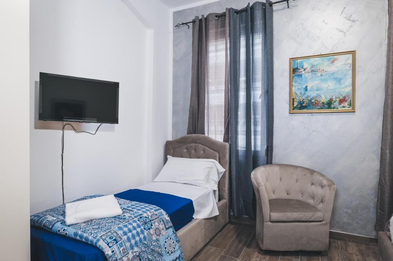 Bulldog Station Apartments With Private Wc, Ac, Tv เมสเตร ภายนอก รูปภาพ