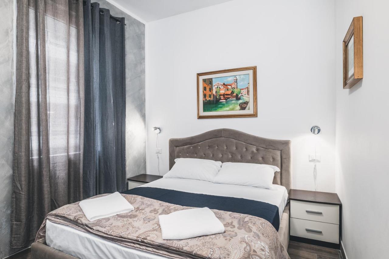 Bulldog Station Apartments With Private Wc, Ac, Tv เมสเตร ภายนอก รูปภาพ