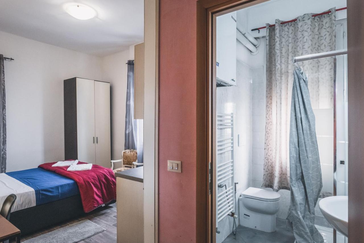 Bulldog Station Apartments With Private Wc, Ac, Tv เมสเตร ภายนอก รูปภาพ