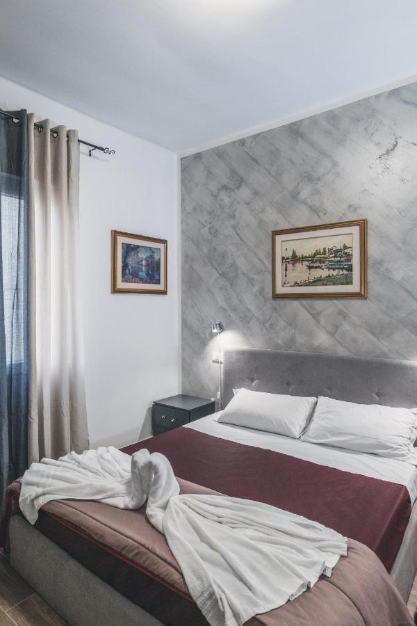 Bulldog Station Apartments With Private Wc, Ac, Tv เมสเตร ภายนอก รูปภาพ